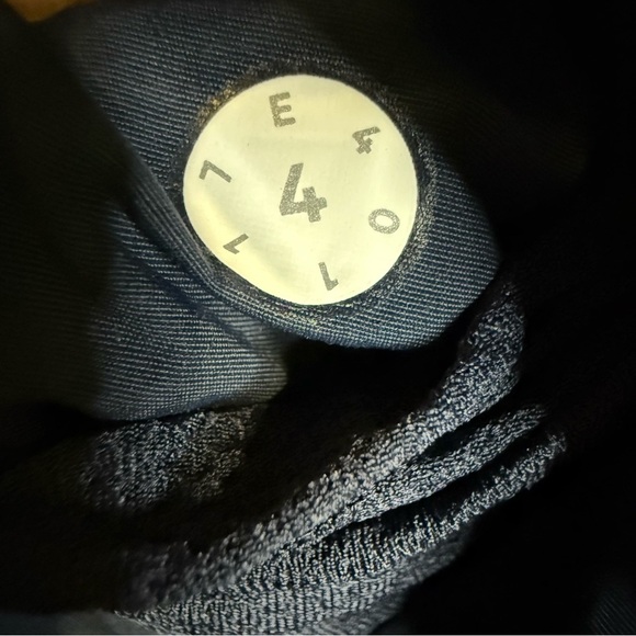 Lululemon Just Enough Puff Jacket
Inkwell size 4 - Picture 10 of 16